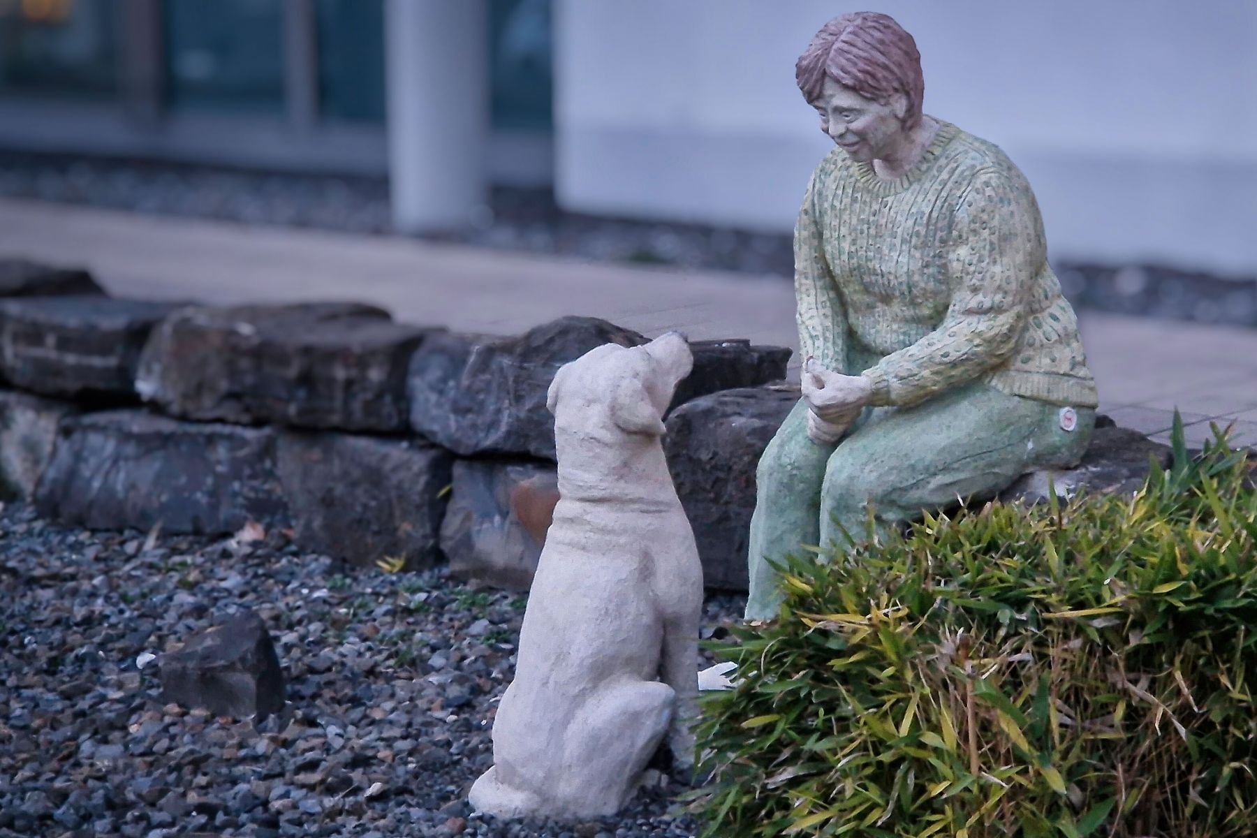 Frau mit Hund