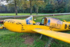 Flic-Flac-Flugzeug im Feld bei Hullern