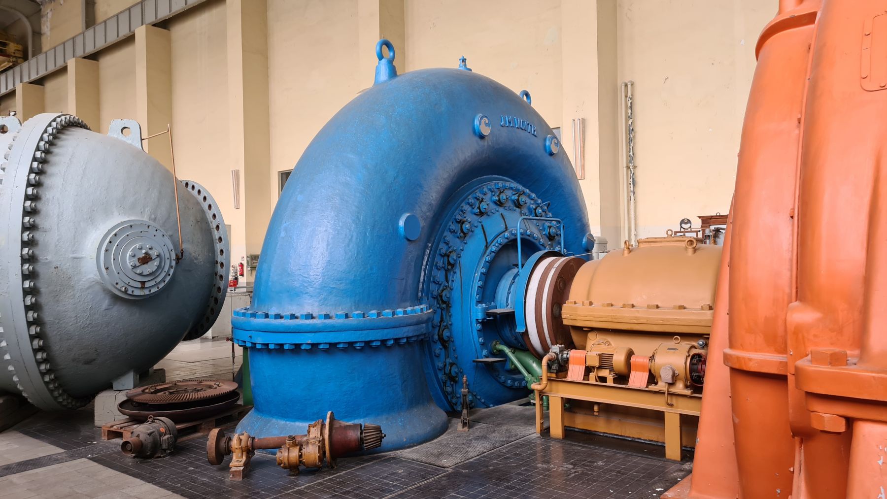 Francis-Spiralturbine mit verstellbaren Leitschaufeln