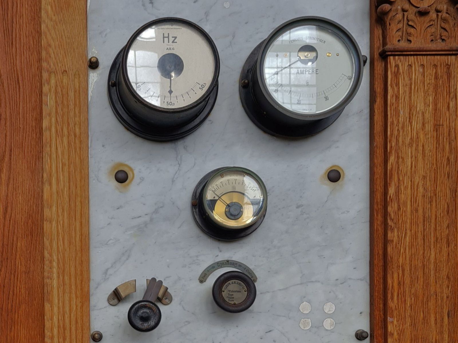 Detail alter Schaltschrank
