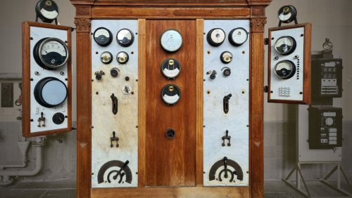 alter Schaltschrank