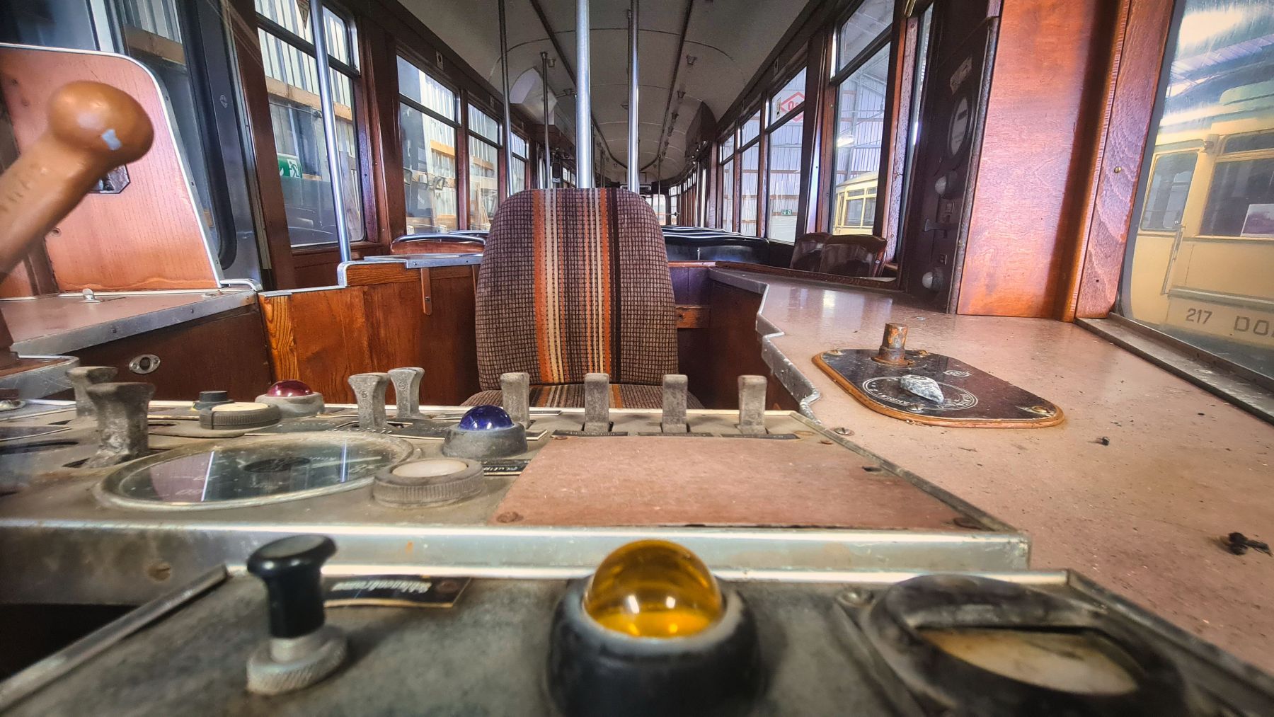 Bedienelemente von Triebwagen 304