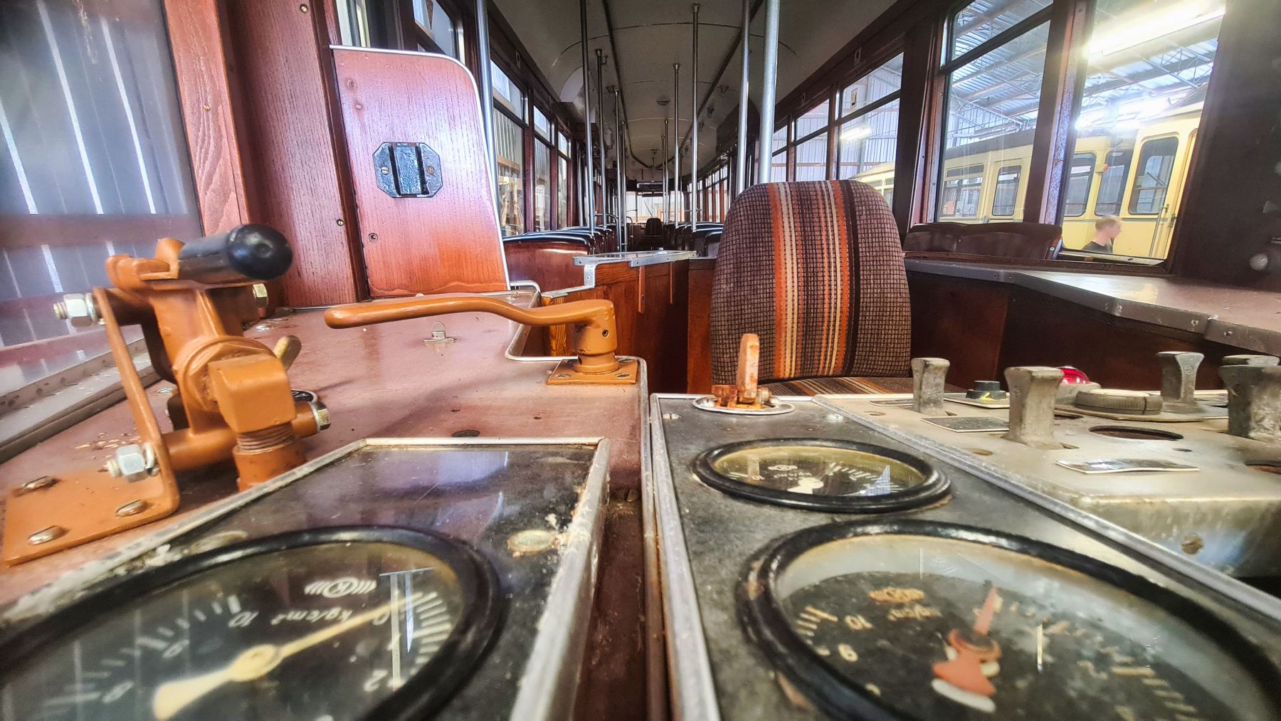 Bedienelemente von Triebwagen 304