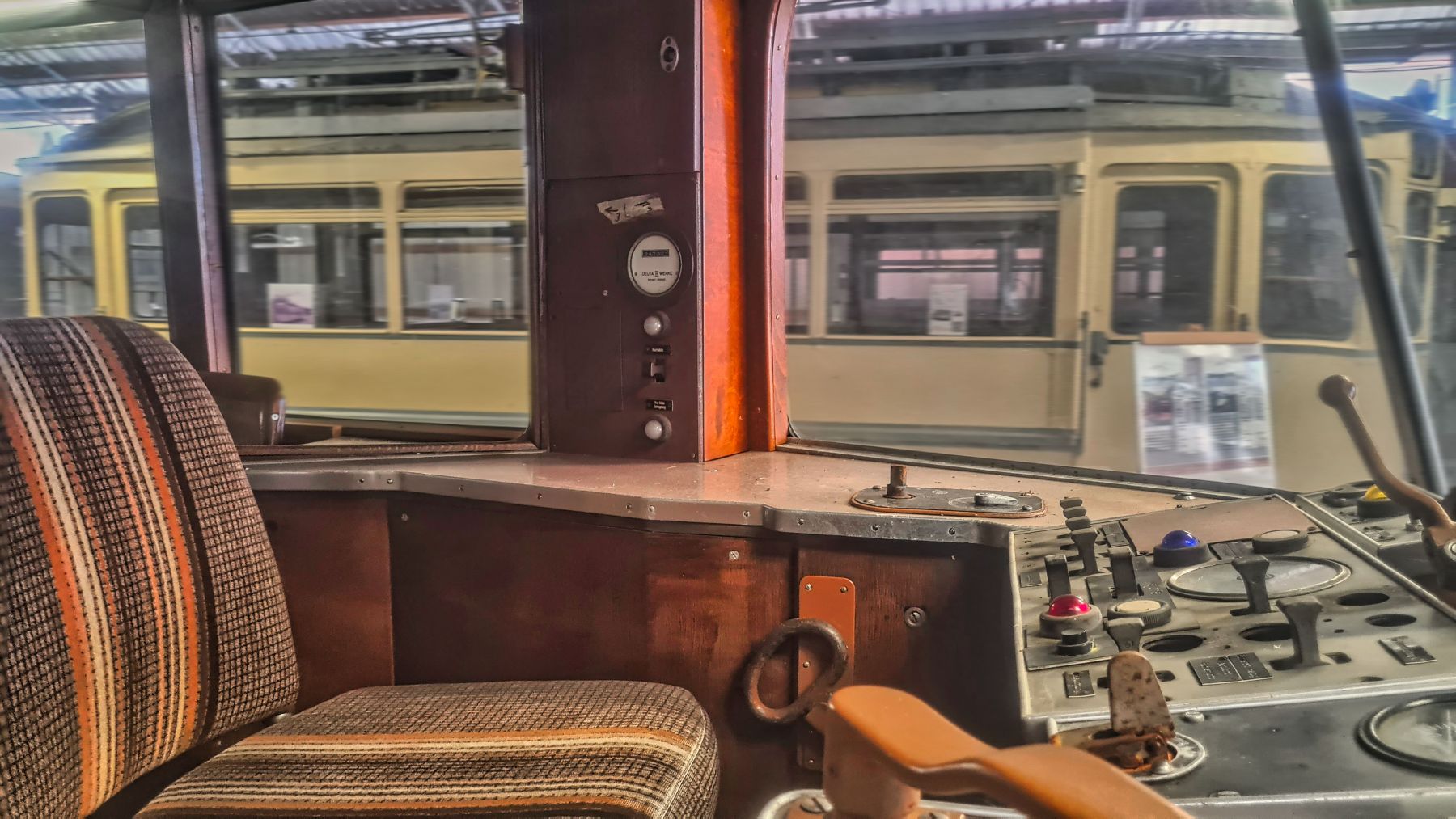Bedienelemente von Triebwagen 304