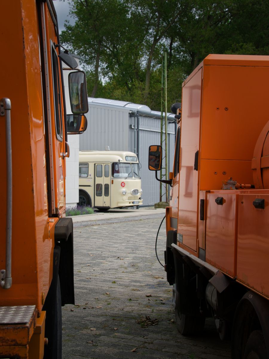 Wer guckt denn da so um die Ecke?, Ah, ein Henschel HS 160!