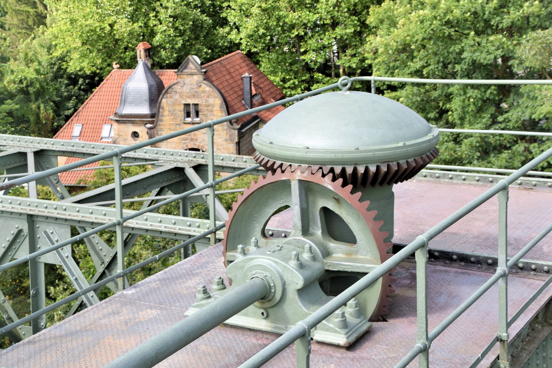 Spindelantrieb für den Trog