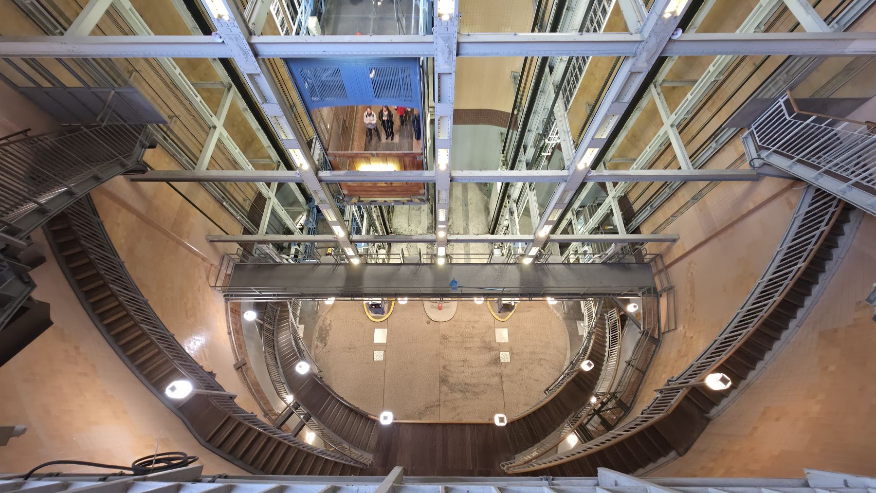 Blick von der Treppe hinab