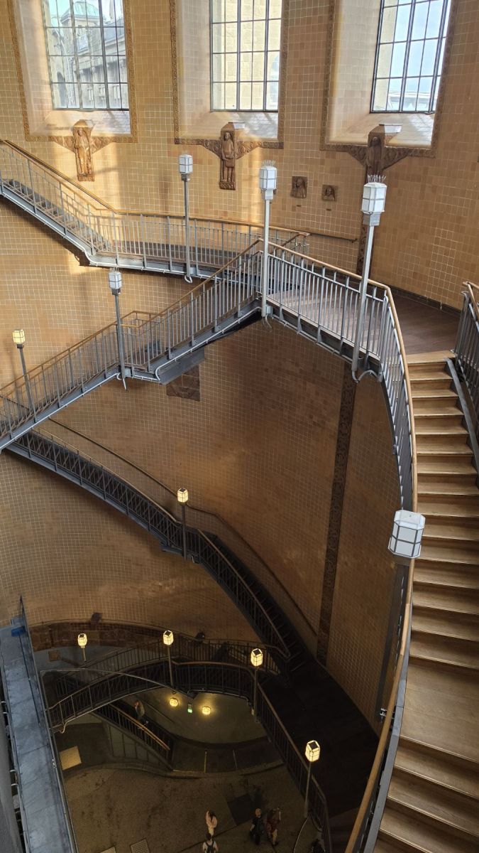 Zugang zum alten Elbtunnel über Treppen