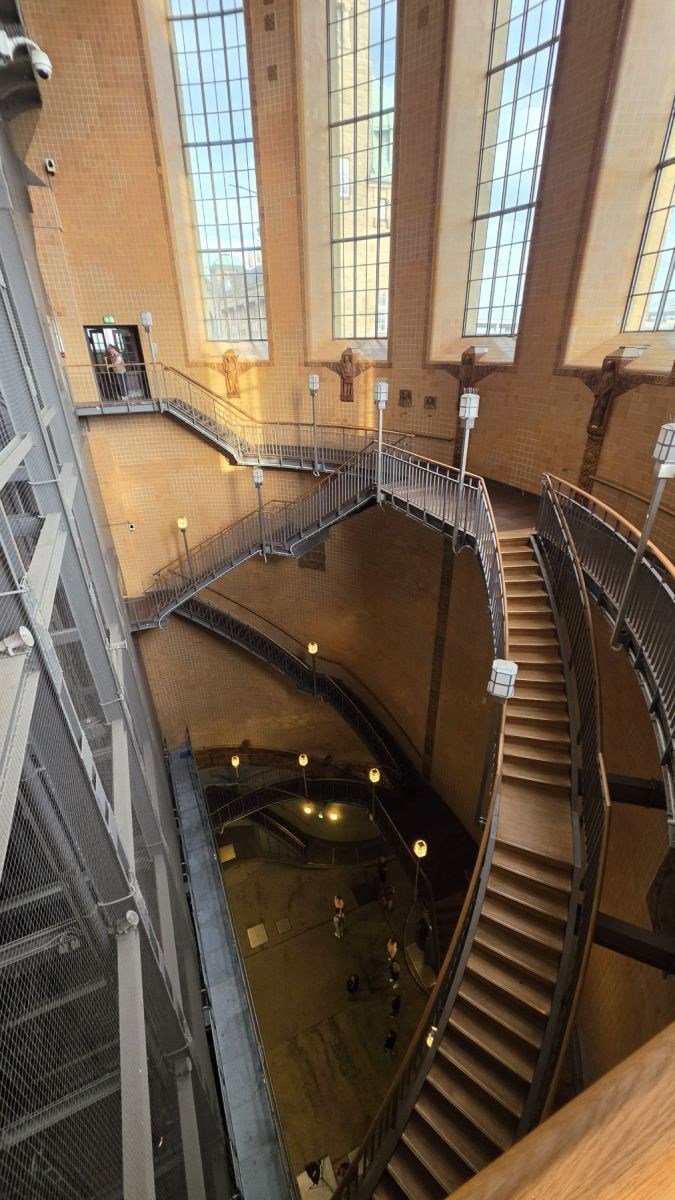 Zugang zum alten Elbtunnel über Treppen