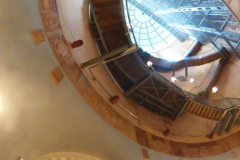Perspektivisch verzerrte Aufnahme vom Zugangsbauwerk (360°)