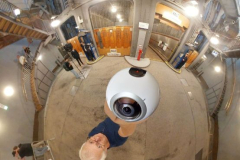 Perspektivisch verzerrte Aufnahme vom Zugangsbauwerk (360°)