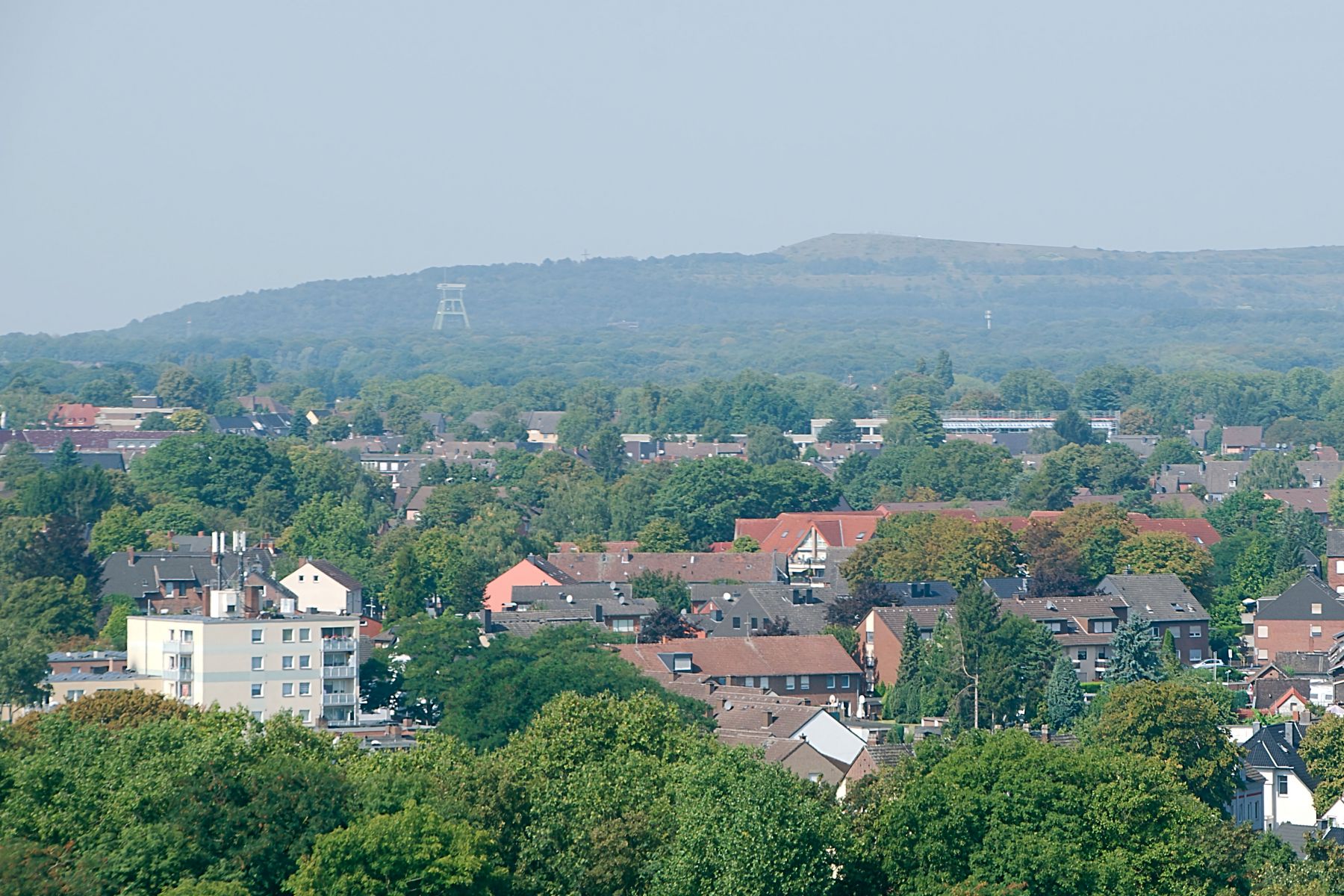 Franz Haniel Schacht 2 oben links (6,2 km entfernt)