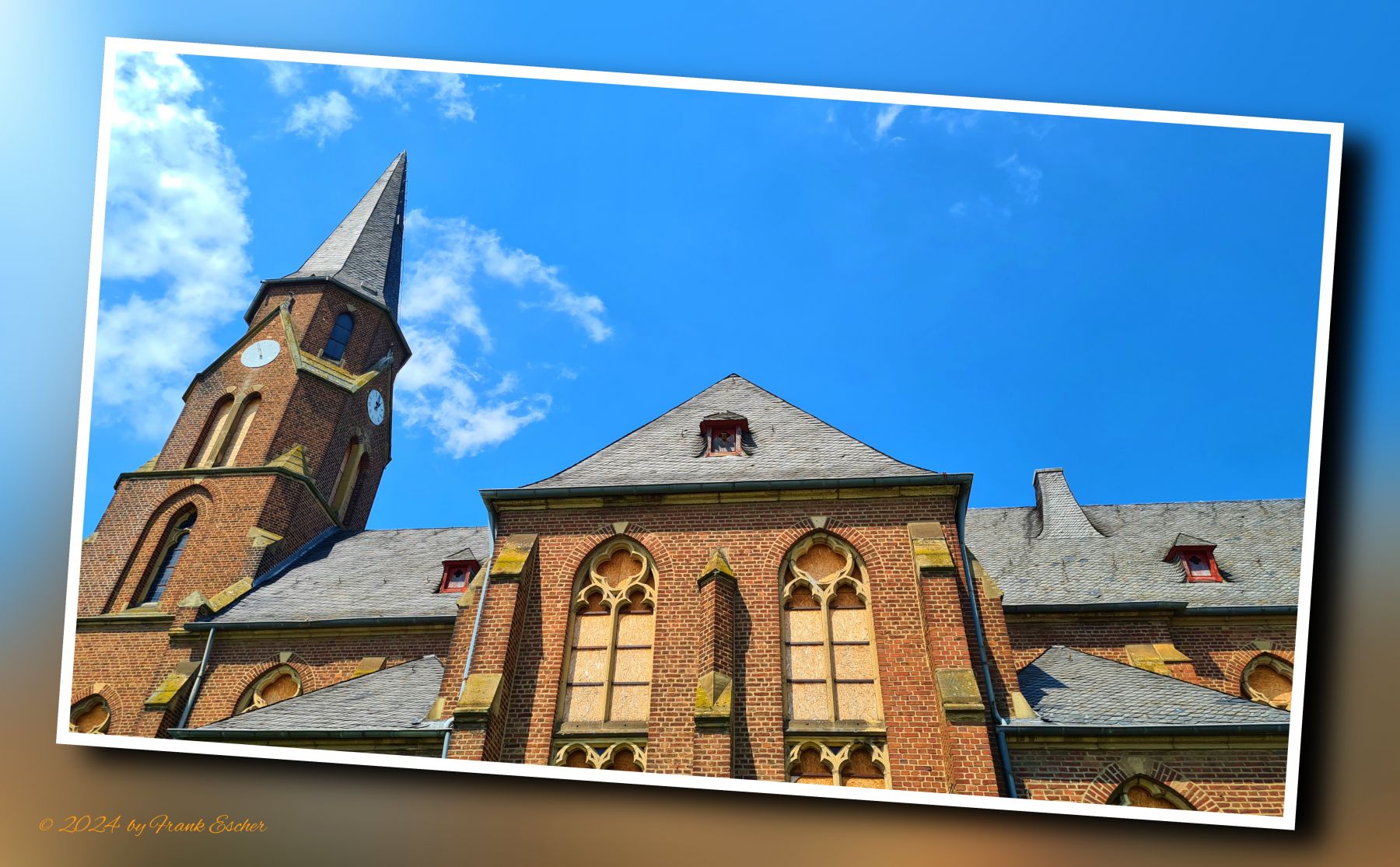 Die katholische Pfarrkirche St. Albanus und Leonhardus im aufgegebenen Manheim am Tagebau Hambach