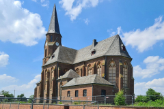 Die katholische Pfarrkirche St. Albanus und Leonhardus im aufgegebenen Manheim am Tagebau Hambach