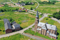 Die katholische Pfarrkirche St. Albanus und Leonhardus im aufgegebenen Manheim am Tagebau Hambach