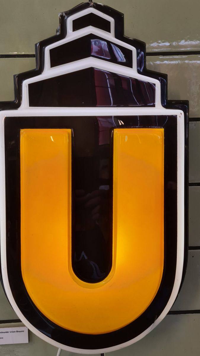 Beleuchtetes Logo der Union-Brauerei