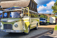Oldtimerbus als Shuttle für Wasserkraftwerk Hohenstein