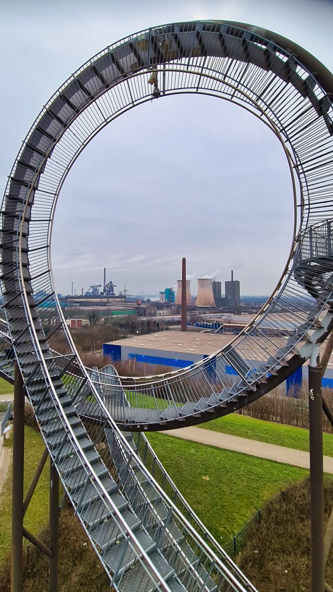 Kraftwerk Huckingen und links hinten Hüttenwerke Krupp Mannesmann (HKM)