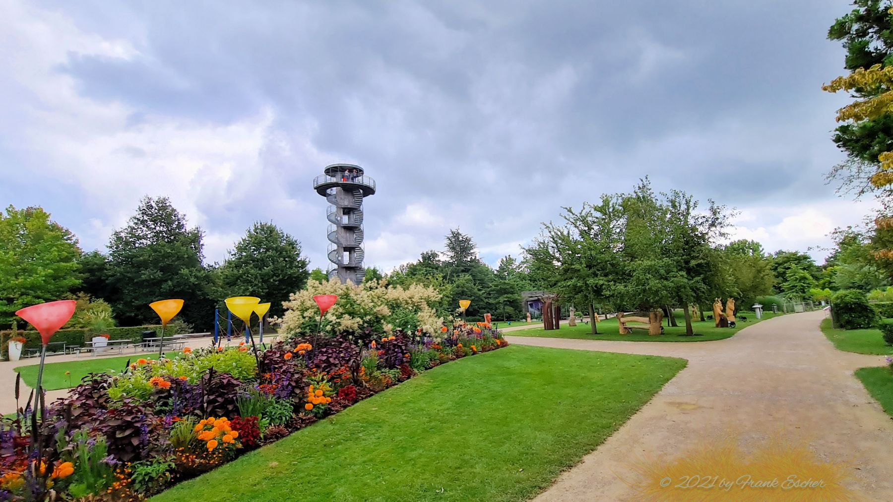 Aussichtsturm im Park der Gärten