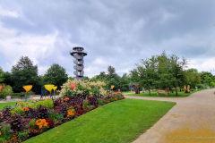 Aussichtsturm im Park der Gärten