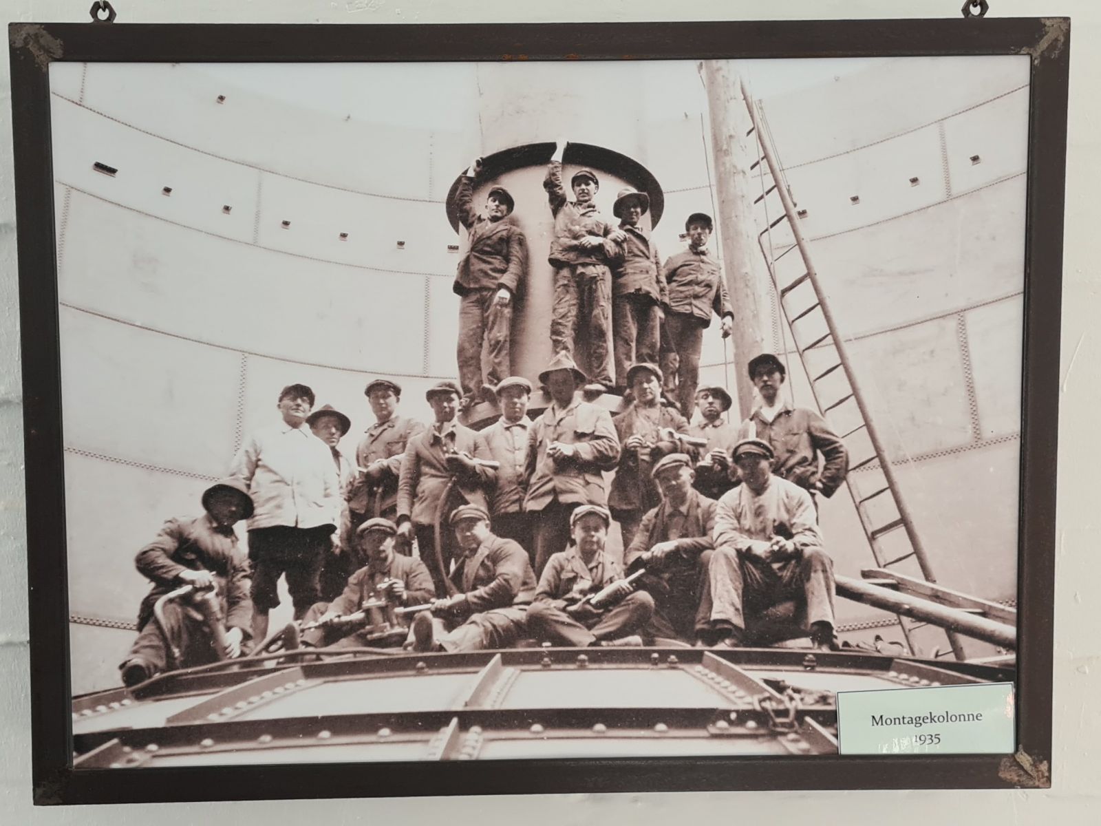 Historisches Foto im Sockel des Wasserturms