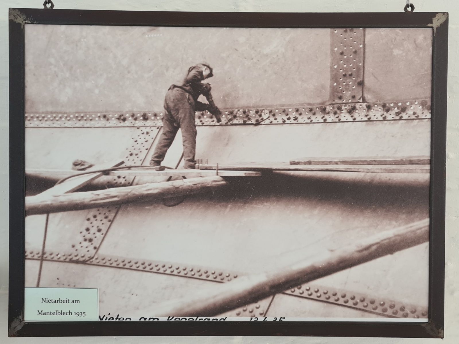 Historisches Foto im Sockel des Wasserturms