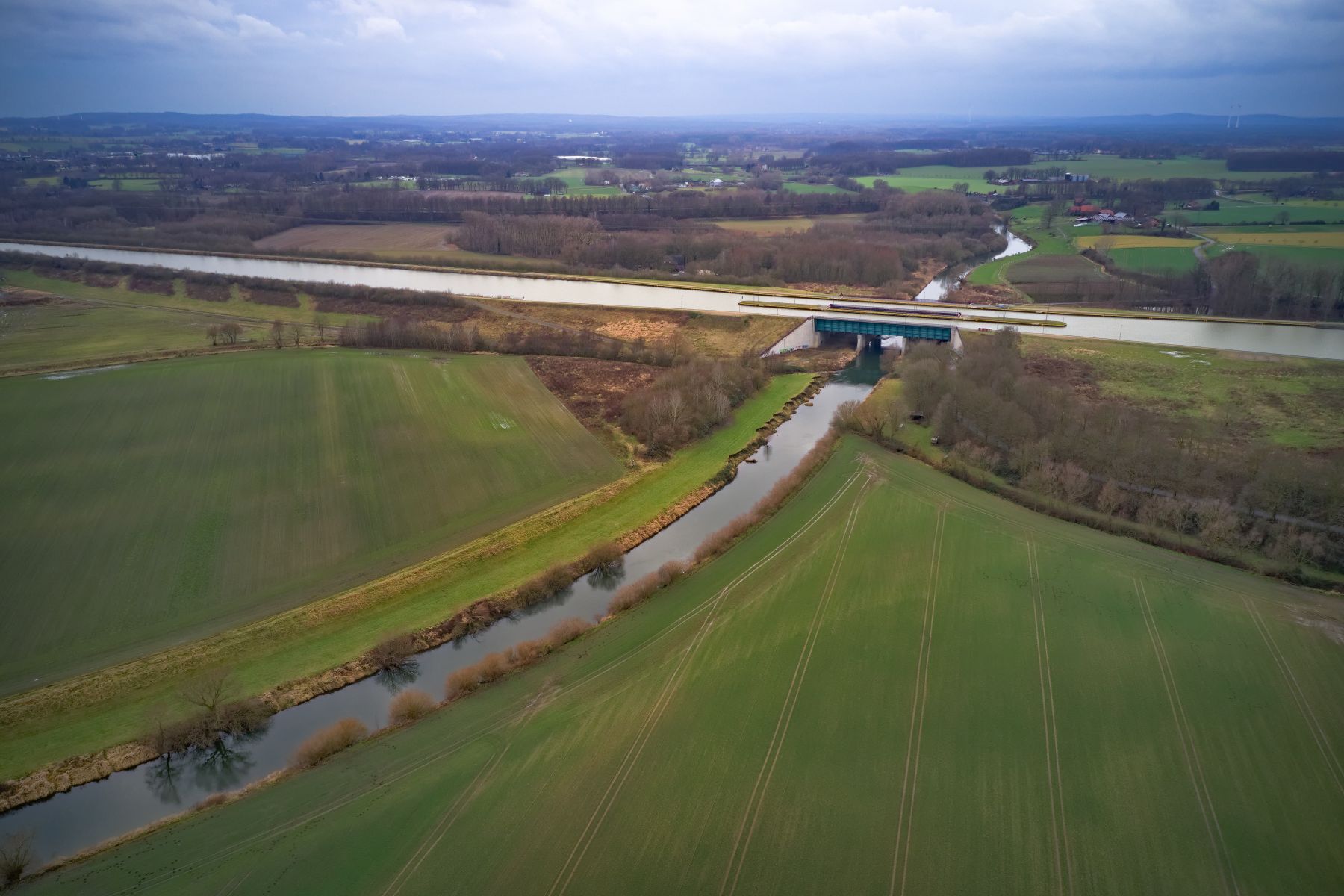 Die Neue Fahrt des Dortmund-Ems-Kanals überquert zwischen Datteln und Olfen die Lippe
