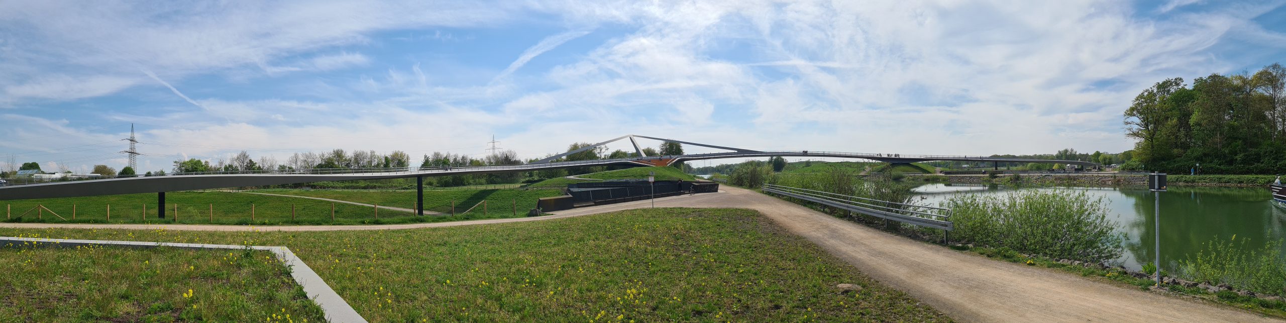 Sprung über die Emscher - Brücke über Emscher und Rhein-Herne-Kanal